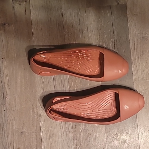 Crocs Sienna Flat Low Top Rubber Pink Shoes Womens Shoes Size 10 - Picture 2 of 6